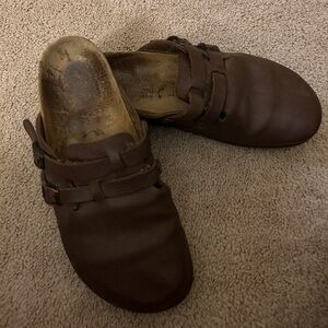 Brown leather Birkenstock clogs. Women’s size 8